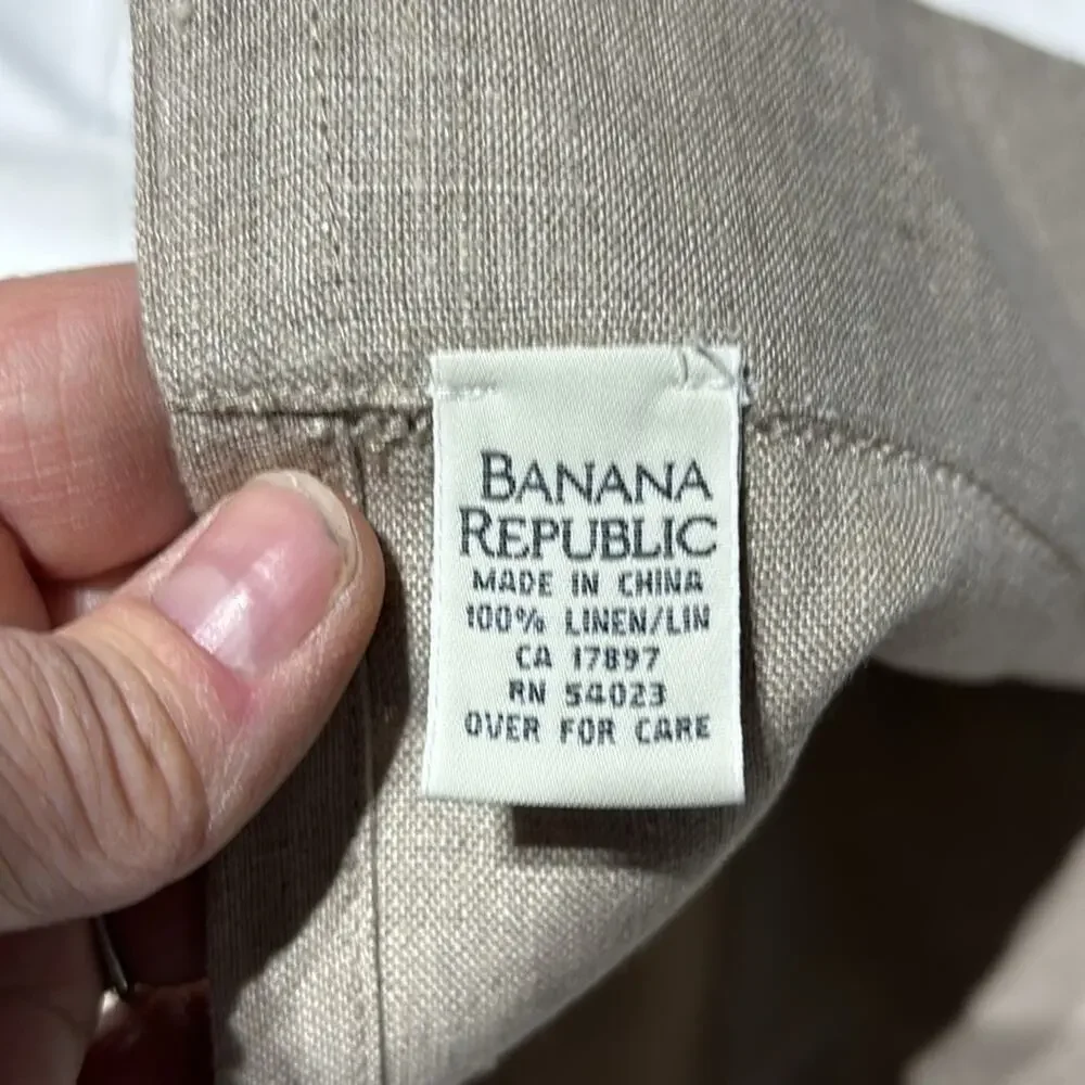 Banana Republic vintage tan linen “H” monogrammed in white tea towel decorative